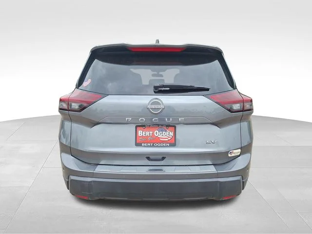 Used 2024 Gray Nissan SV image 7