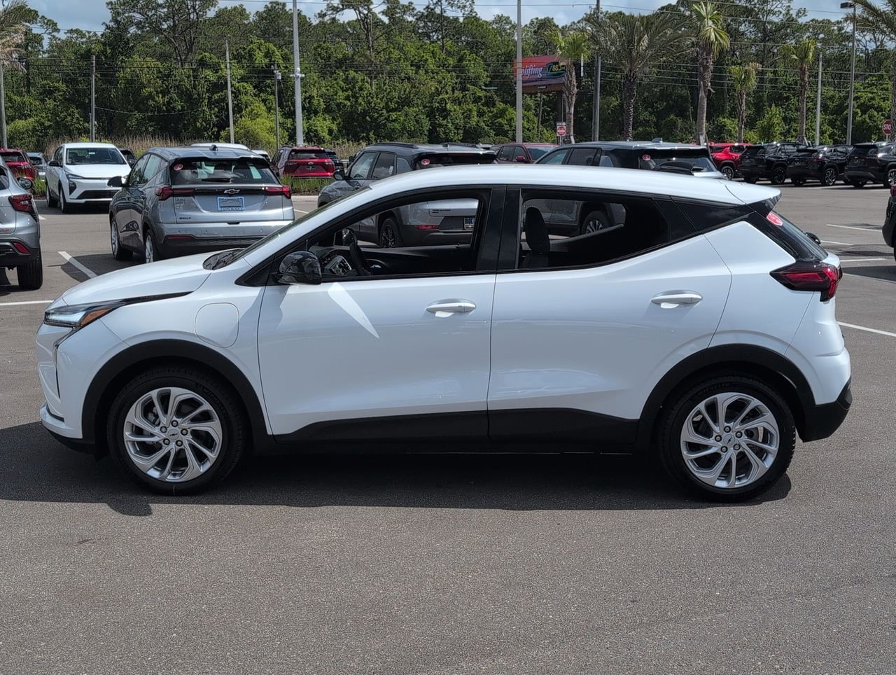 New 2027 Summit White Chevrolet LT image 5