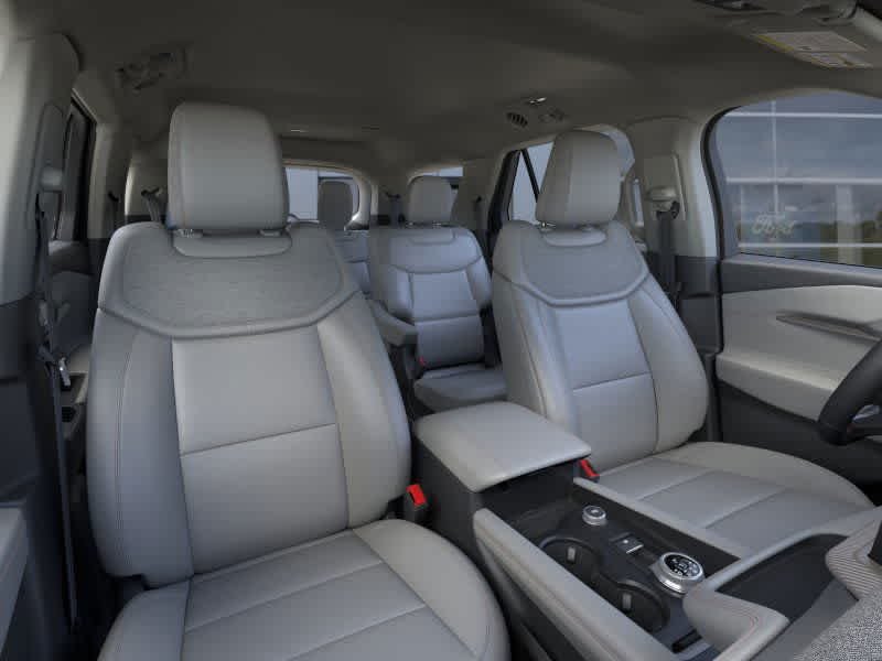 Used 2025 Star White Metallic Tri-Coat Ford Active image 10