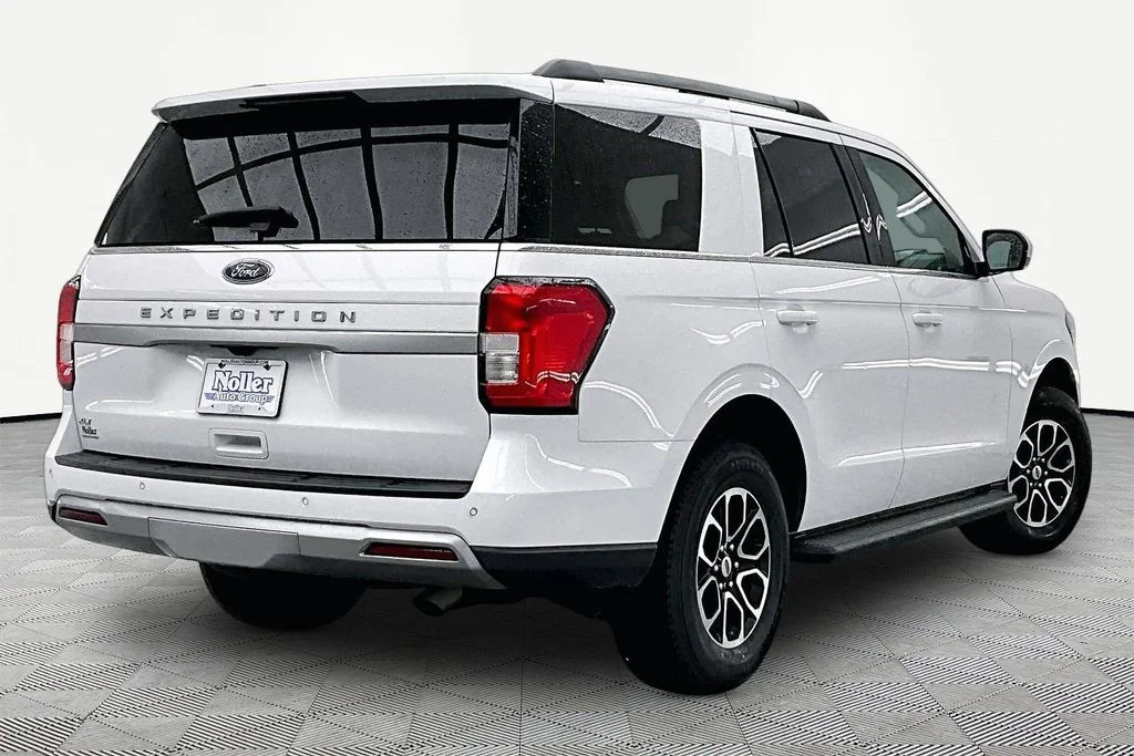 Certified 2024 Ford Expedition XLT with VIN 1FMJU1J82REA32009 for sale in Kansas City