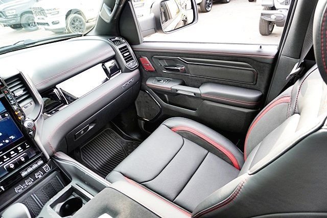 New 2026 Diamond Black Crystal Pearl-Coat Exterior Paint RAM RHO image 28