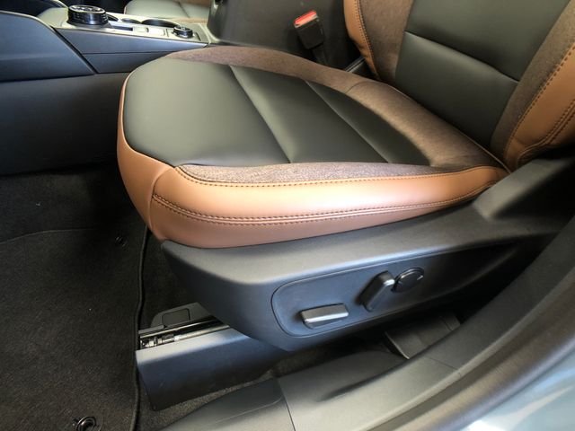 New 2026 Azure Gray Metallic Tri-Coat Ford Outer Banks® image 11