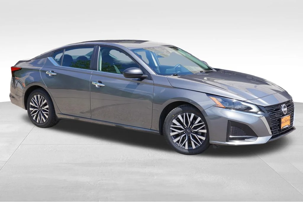 Used 2025 Gun Metallic Nissan 2.5 SV image 2