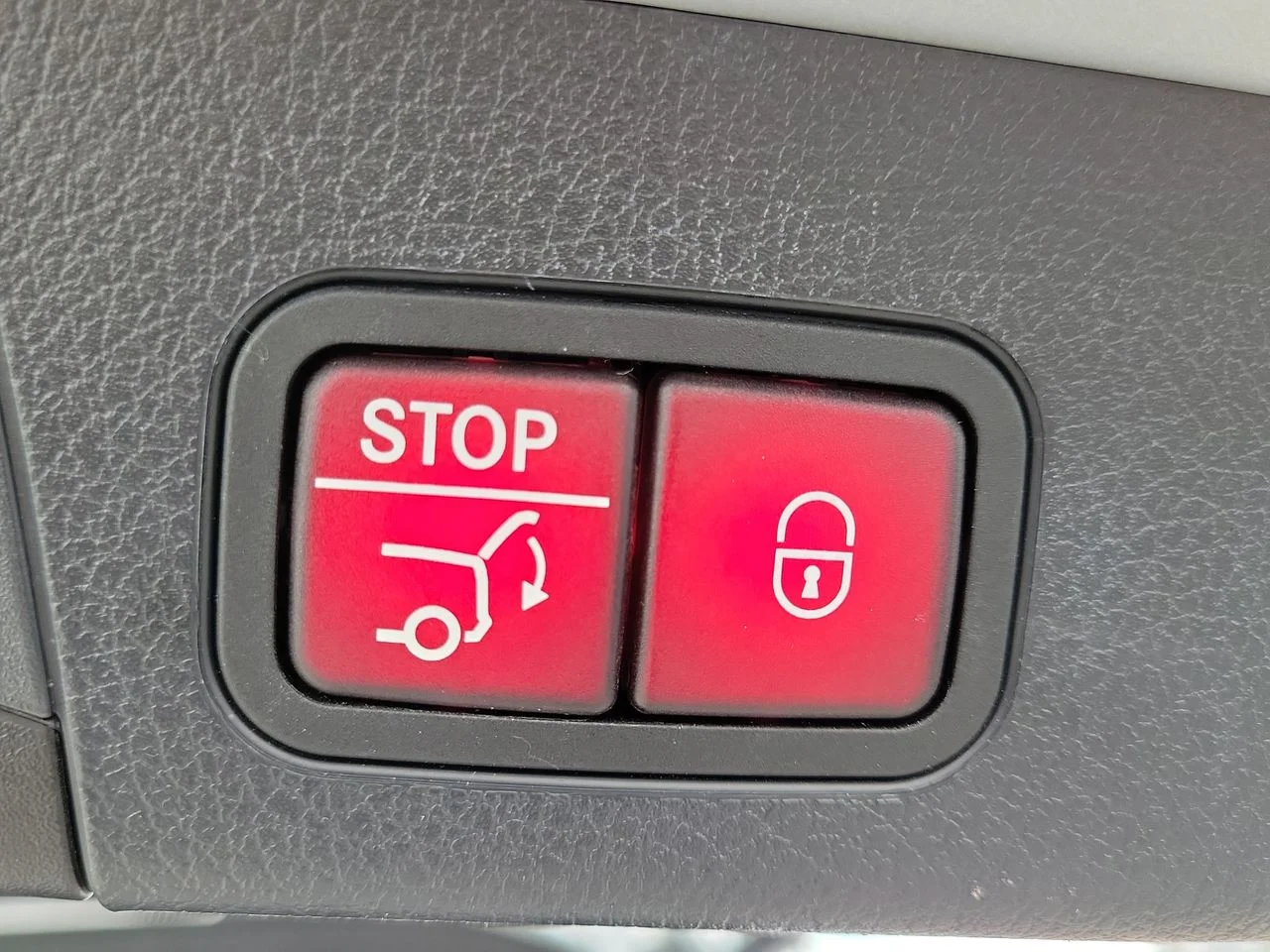 Certified Used 2023  Mercedes-Benz GLB 250 image 9