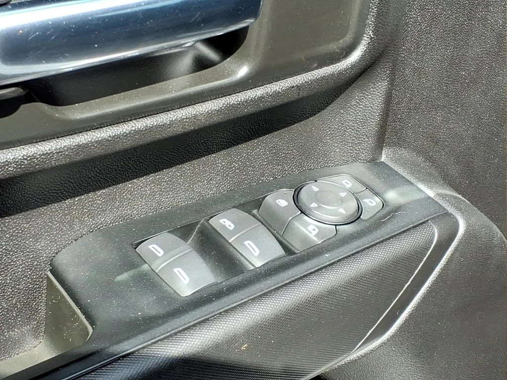 Used 2024 White Chevrolet Custom image 20