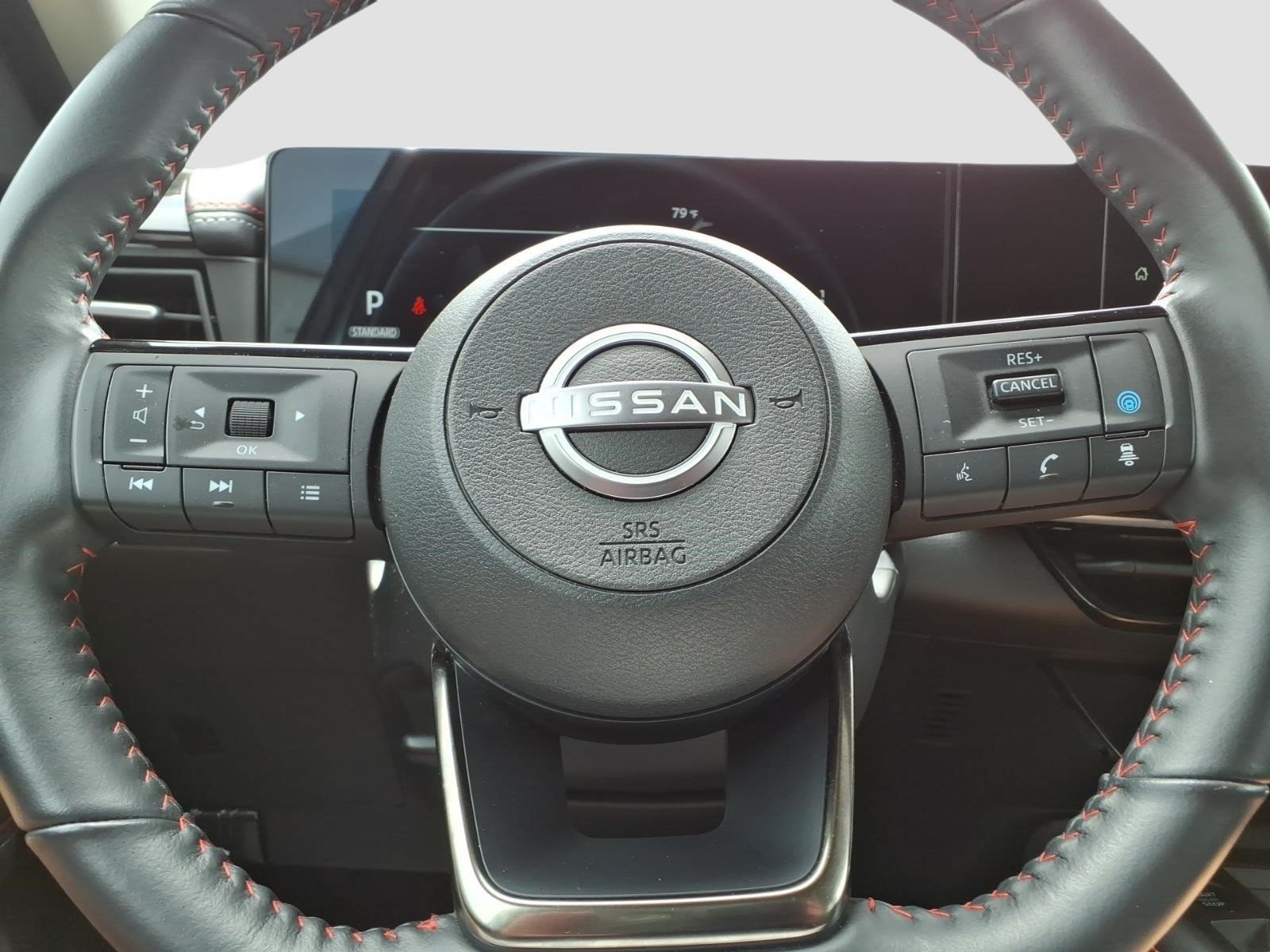 Used 2025 Aspen White Tricoat Qac Nissan SR image 23