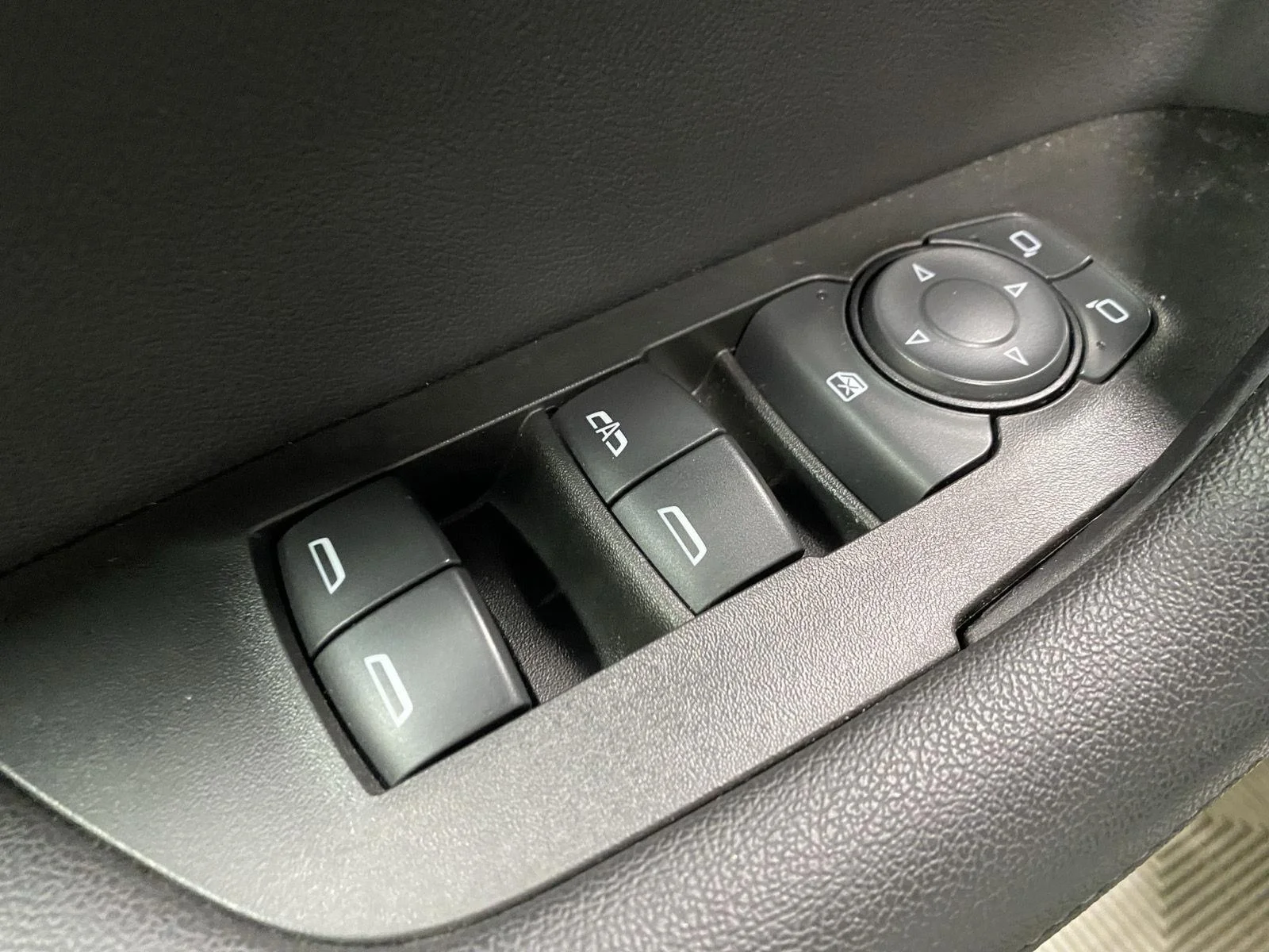 Used 2021 Summit White Chevrolet LT image 17
