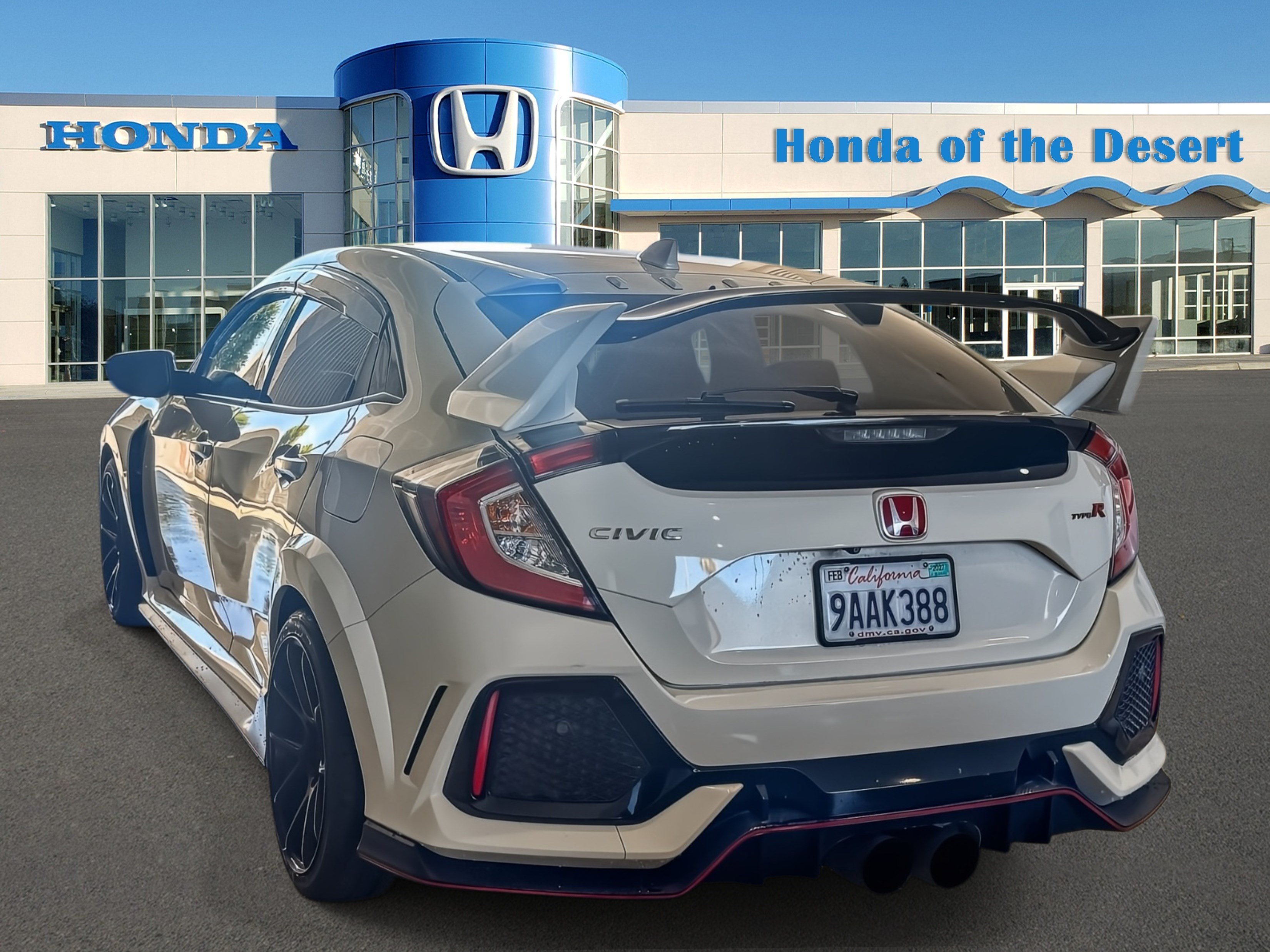 Used 2018 Championship White Honda Touring image 4