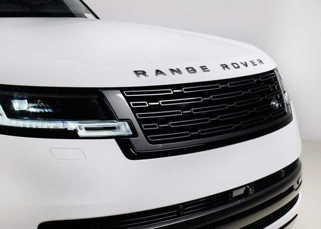 New 2026 Fuji White Land Rover SE image 30