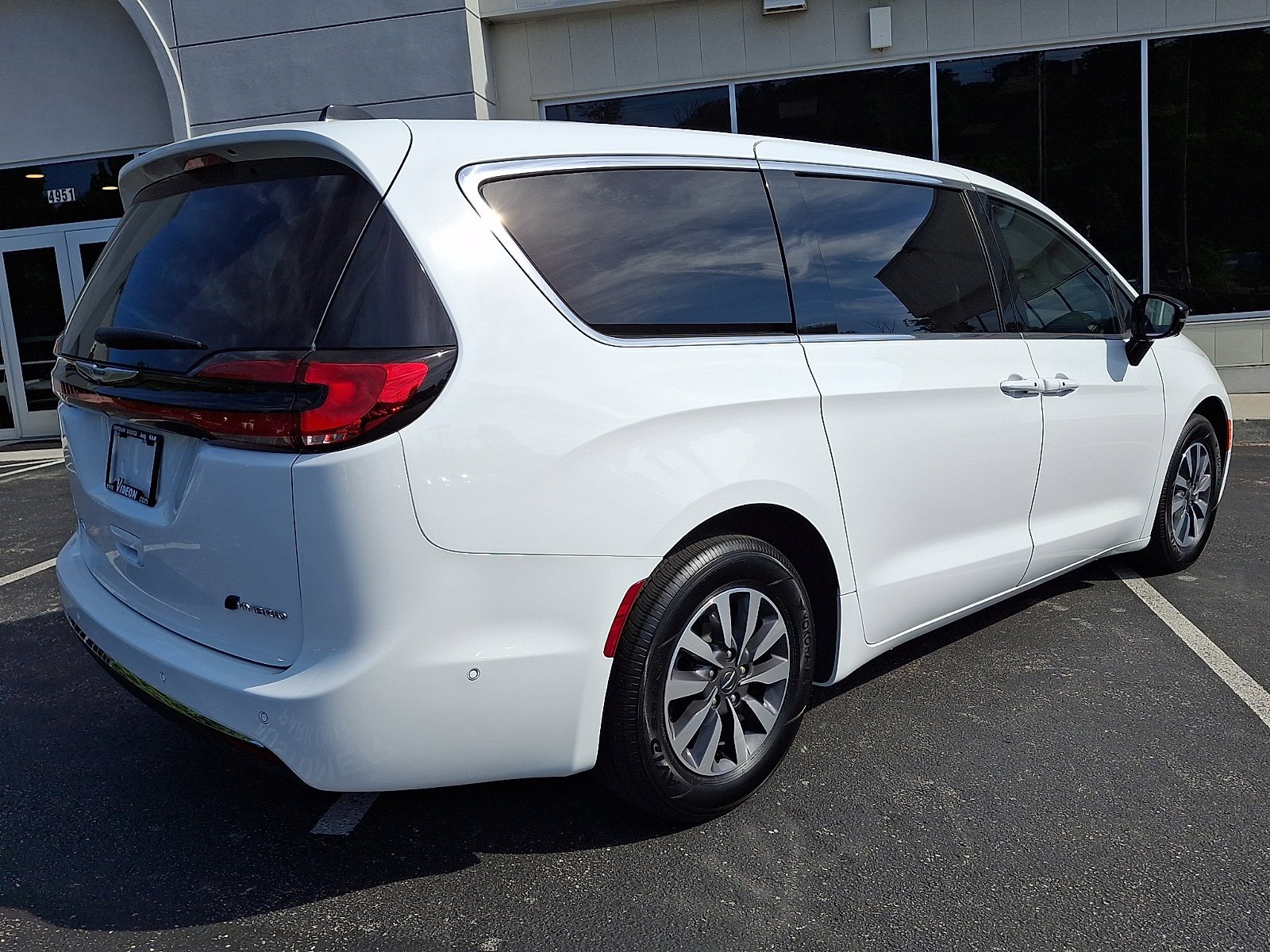 Used 2025 Bright White Clearcoat Chrysler Hybrid Select image 6