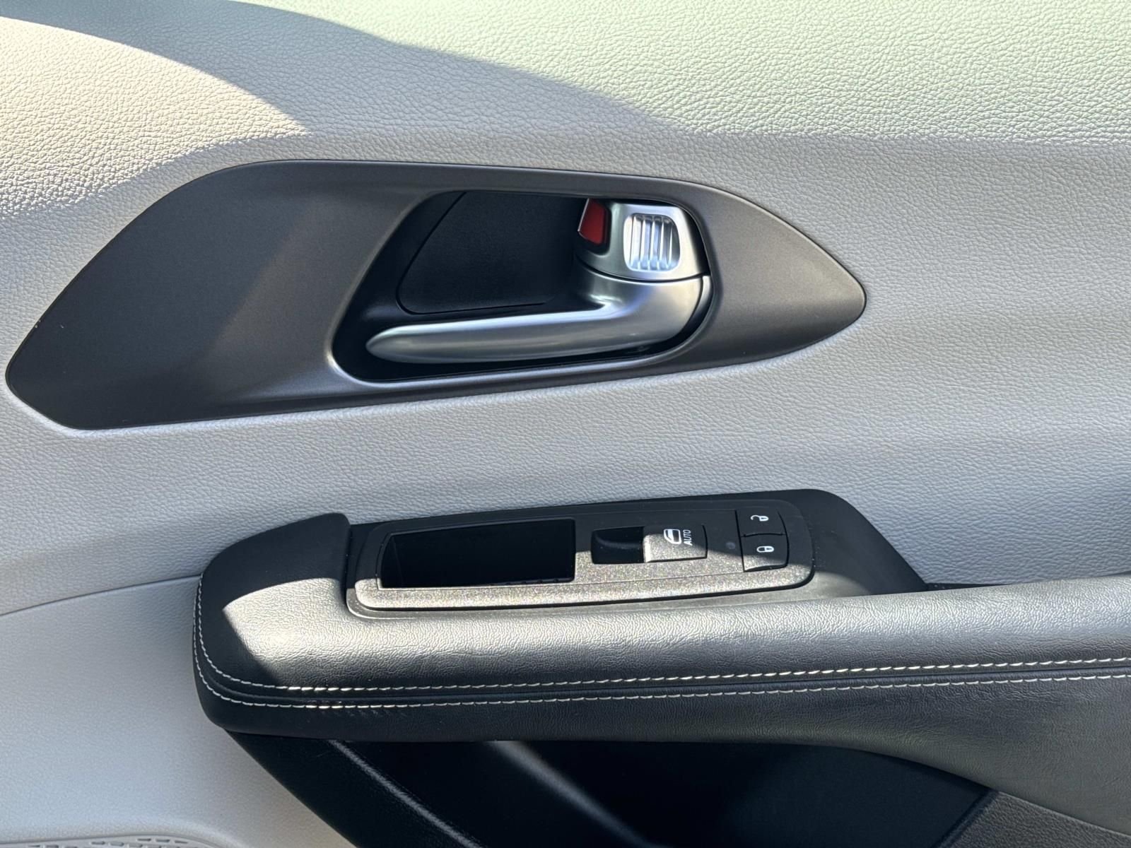 2023 Chrysler Pacifica Touring L - Photo 16