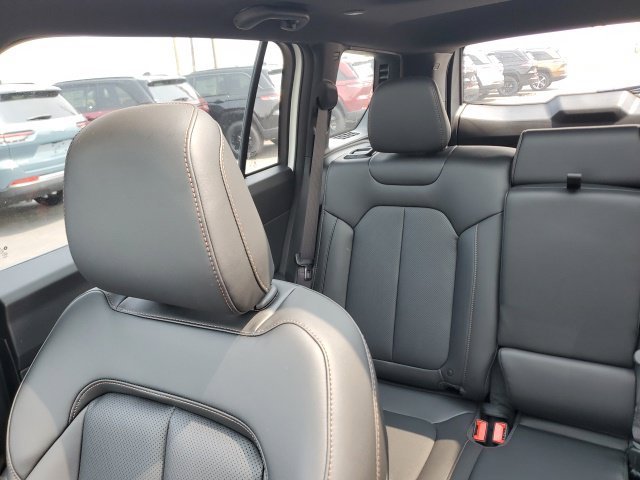 New 2026 Bright White Clear-Coat Exterior Paint Jeep Limited image 14