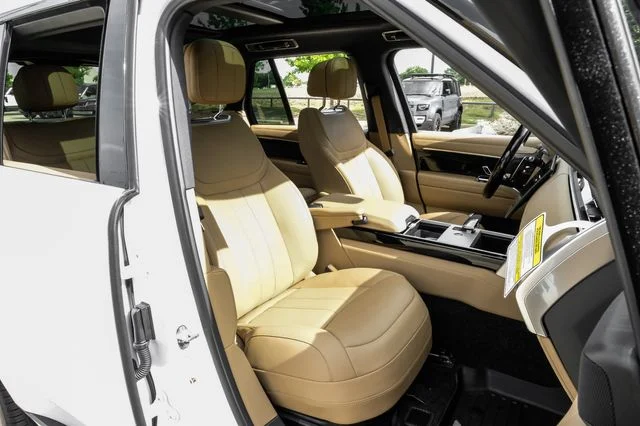 New 2026 Fuji White Land Rover SE image 43