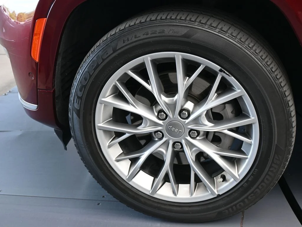 Used 2023 Velvet Red Pearlcoat Jeep Summit image 34