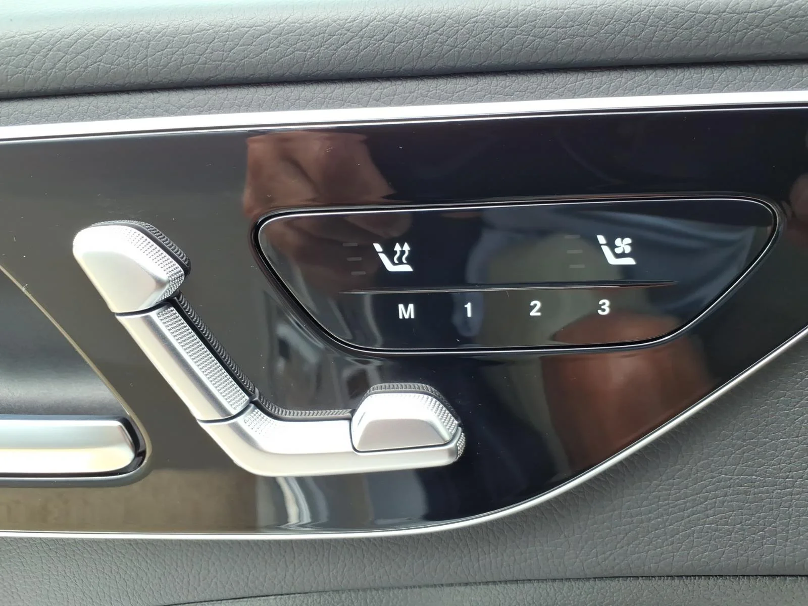 Used 2025 Cirrus Silver Metallic Mercedes-Benz C 300 image 7