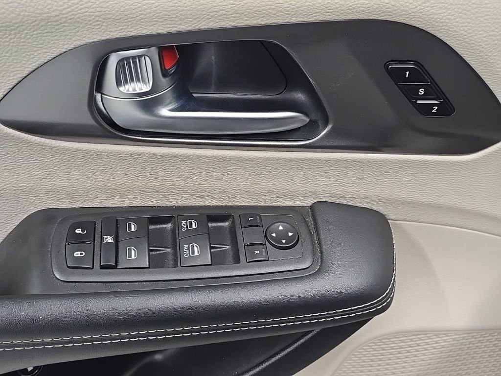 Used 2023 Black Chrysler Touring L image 11