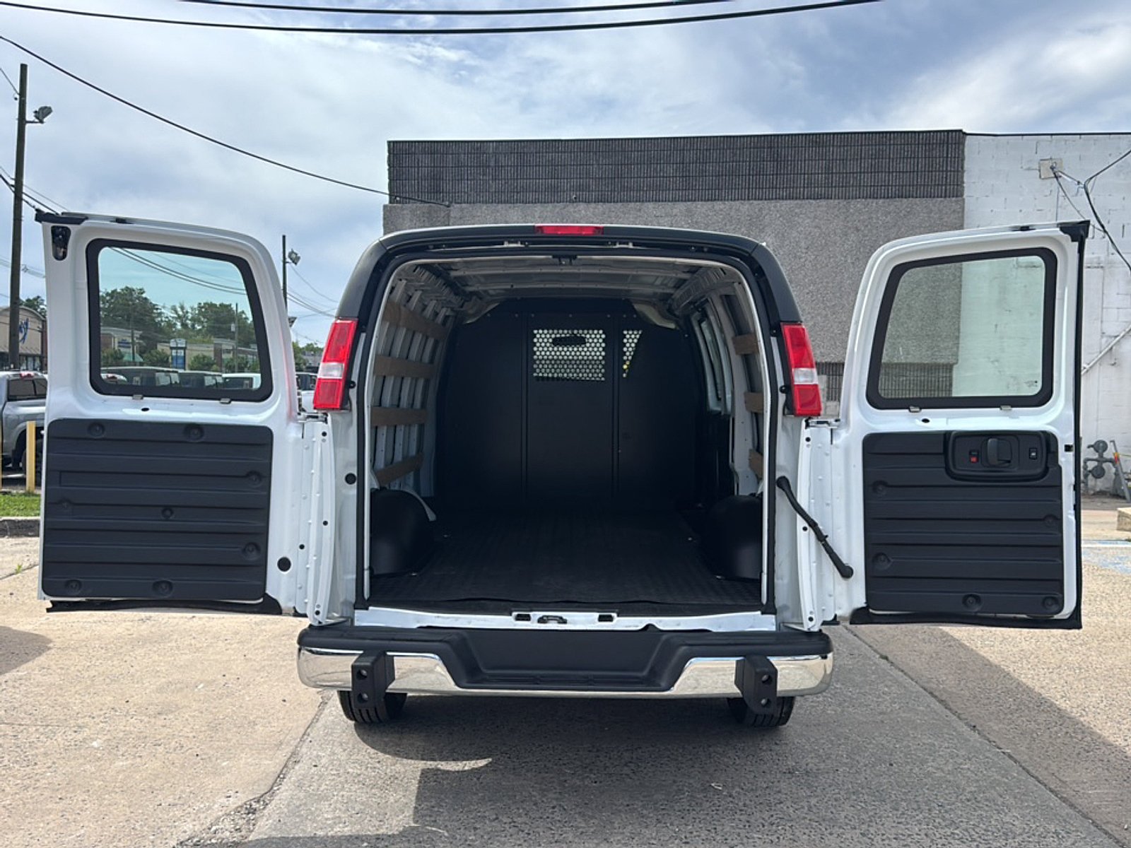 2025 Chevrolet Express Cargo Work Van - Photo 18