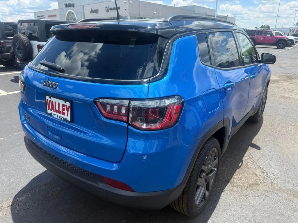 New 2026 Hydro Blue Pearl-Coat Exterior Paint Jeep Limited image 6