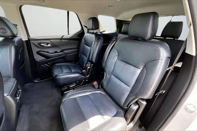 Used 2020 Silver Ice Metallic Chevrolet LT image 19