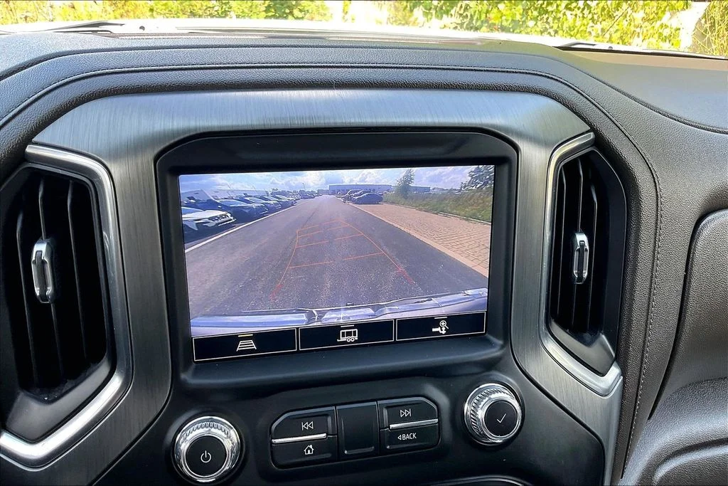 Used 2022 White Frost Tricoat GMC Denali image 21