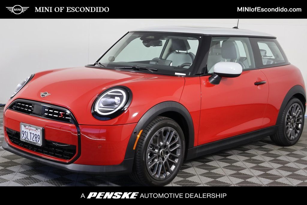 2025 MINI Hardtop Cooper S Signature's photo