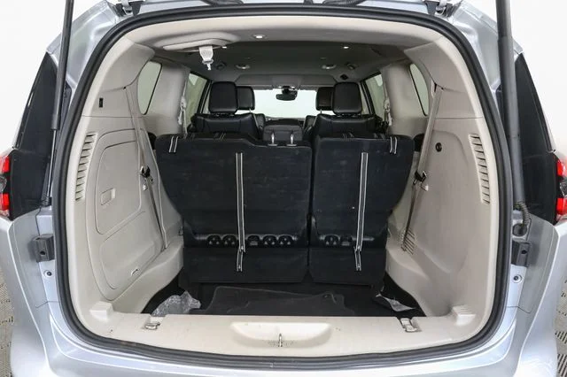 Used 2023 Silver Chrysler Touring L image 11