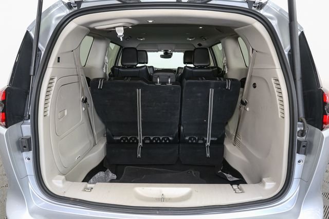 Used 2023 Silver Chrysler Touring L image 11