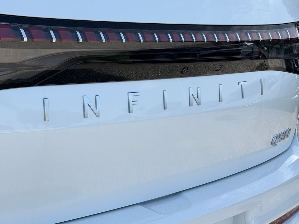New 2027 RADIANT WHITE INFINITI Luxe 2WD image 10