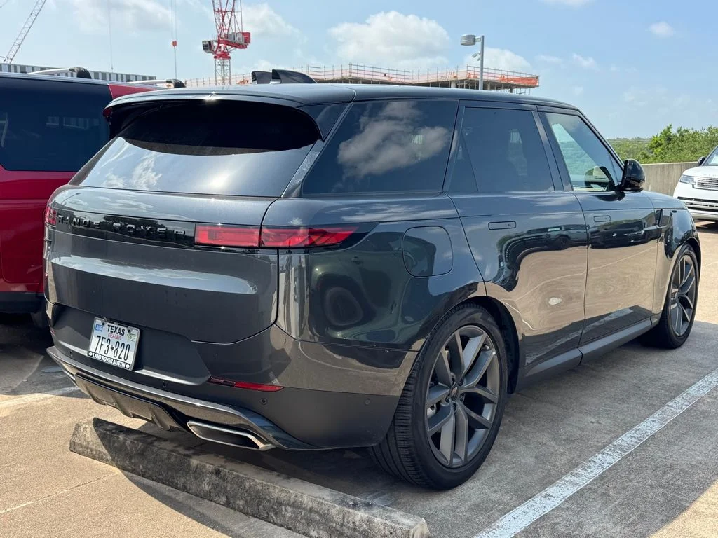 New 2026 Carpathian Grey Land Rover SE image 3