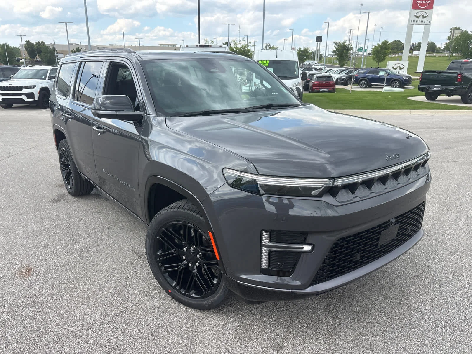 New 2026 Baltic-Gray Metallic Clear-Coat Exterior Paint Jeep Limited Reserve image 2