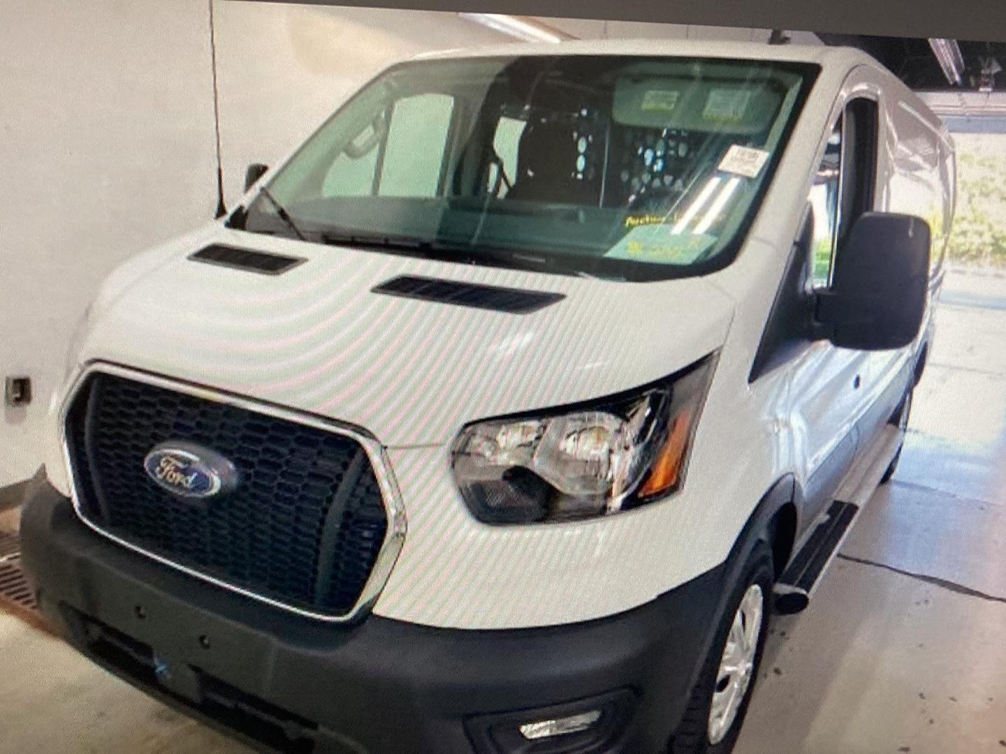 Used 2025 Oxford White Ford 250 image 4