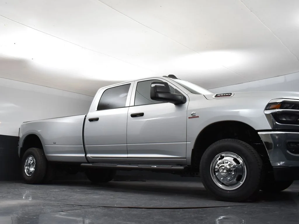 New 2026 Silver-Zynith Exterior Paint RAM Tradesman image 26