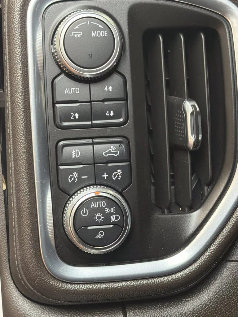 Used 2020 White Frost Tricoat GMC Denali image 38