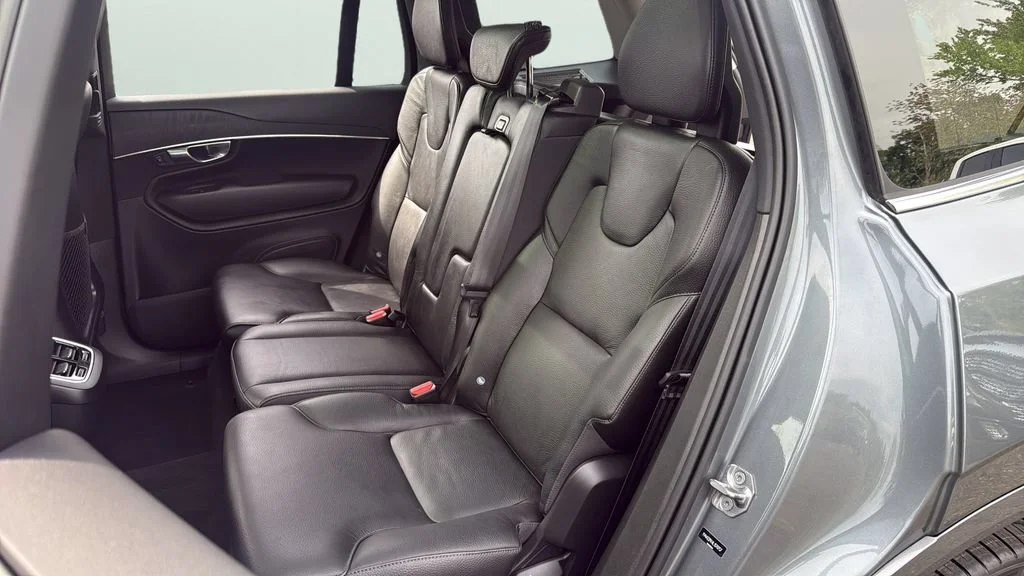 Used 2020 Gray Volvo T6 Momentum 7 Passenger image 37
