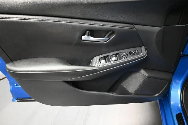 Used 2020 Blue Nissan SV image 17