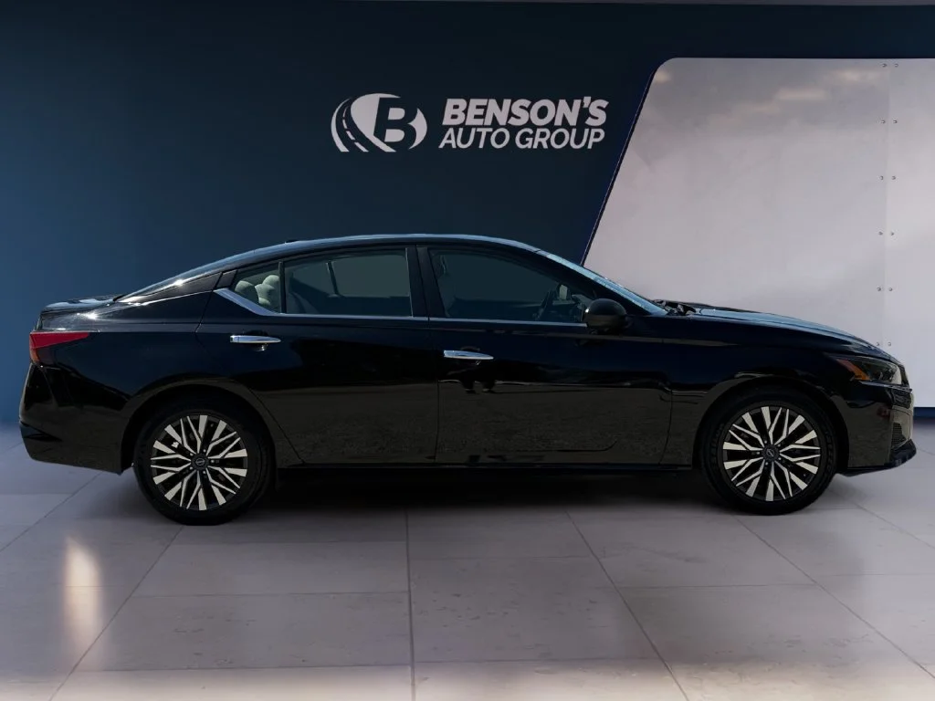 Used 2025 Black Nissan 2.5 SV image 6