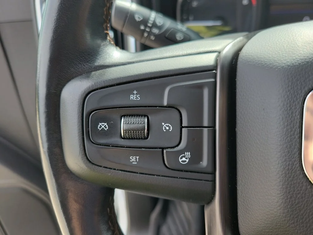Used 2021 White GMC AT4 image 24