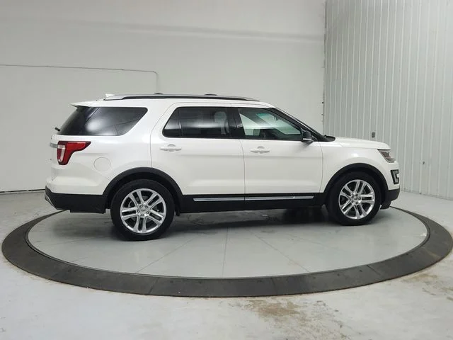 Used 2017 White Ford XLT image 8