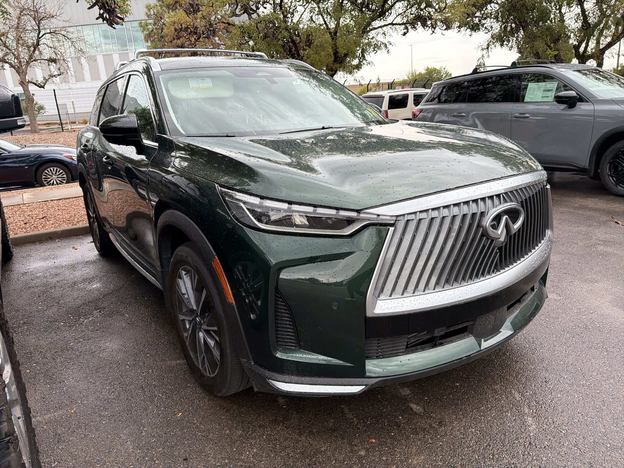 Certified Used 2026 Deep Emerald INFINITI LUXE image 3