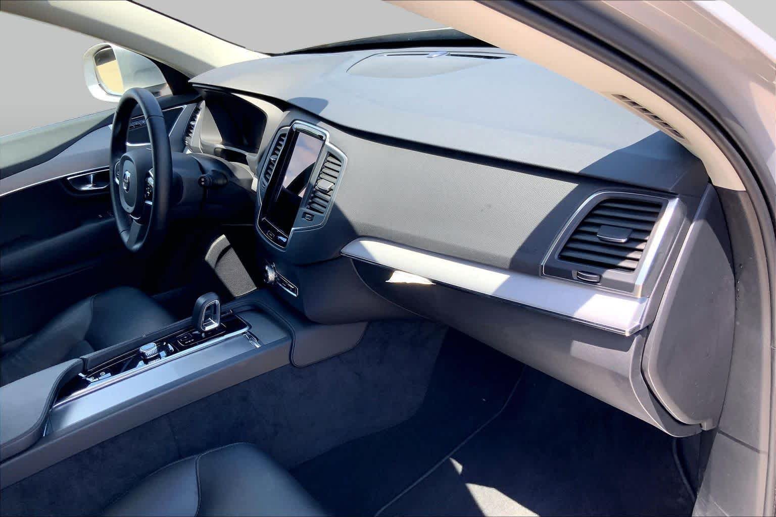 Used 2025 Silver Dawn Metallic Volvo Core image 19