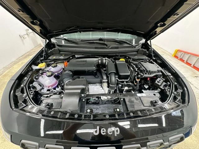 New 2026 Diamond Black Crystal Pearlcoat Jeep Laredo image 18