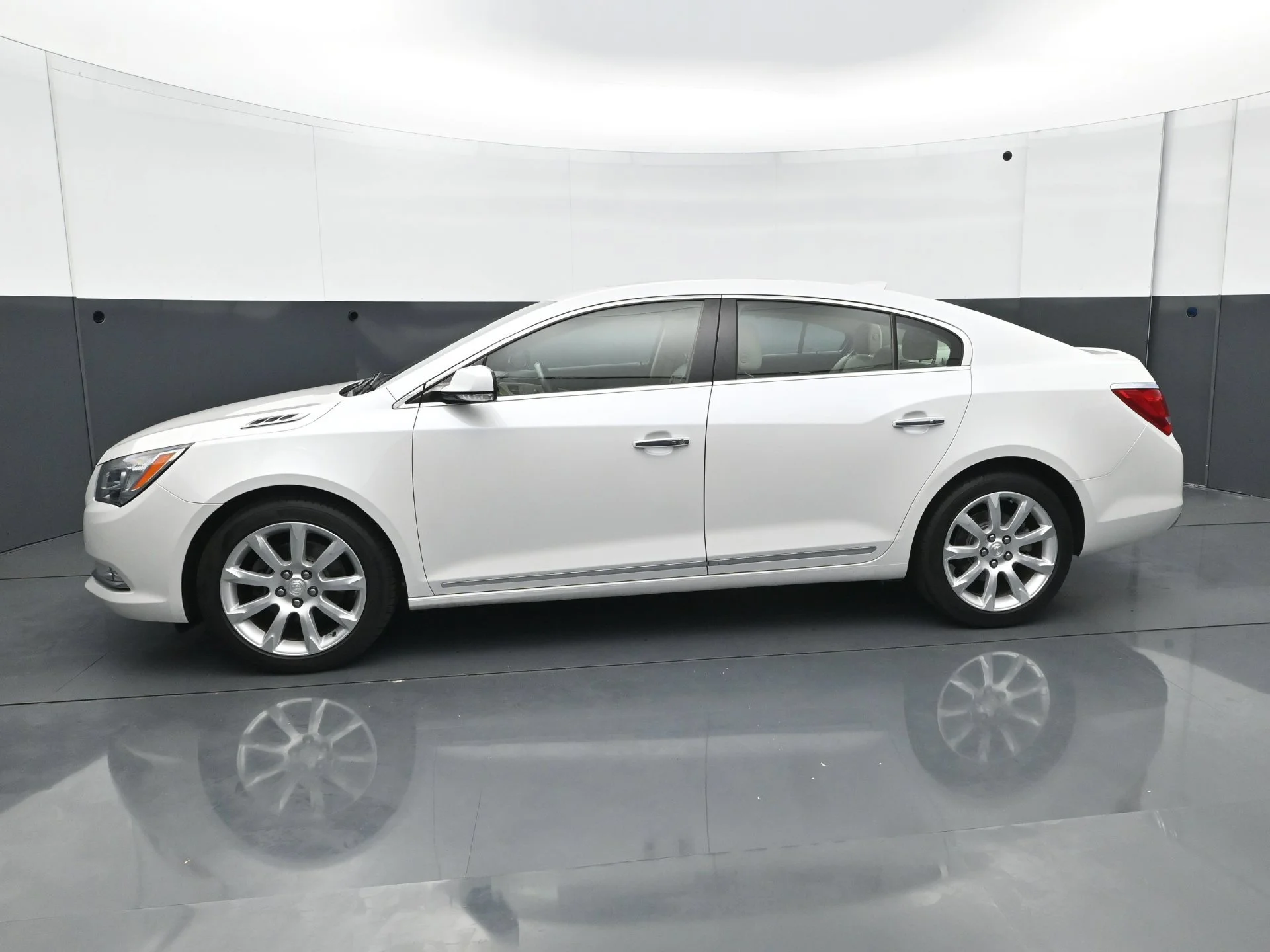 Used 2016 Buick LaCrosse Premium 1 with VIN 1G4GD5G37GF174151 for sale in White Bear Lake, Minnesota