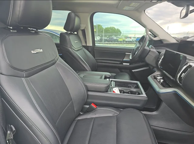 Used 2025 White Metallic Ford Platinum image 7