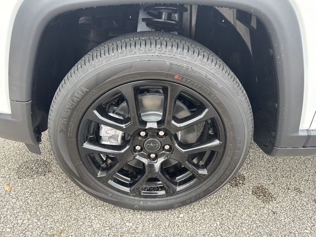 New 2026 White/off-white Jeep Latitude image 11