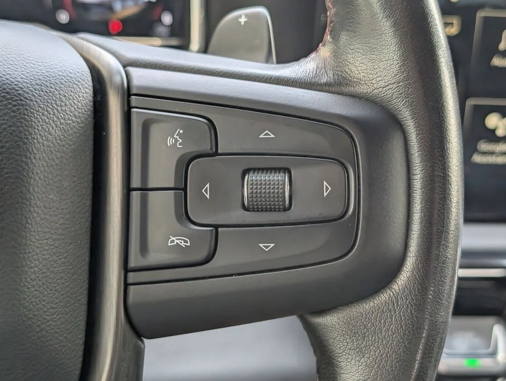 Used 2023 White GMC AT4X image 26