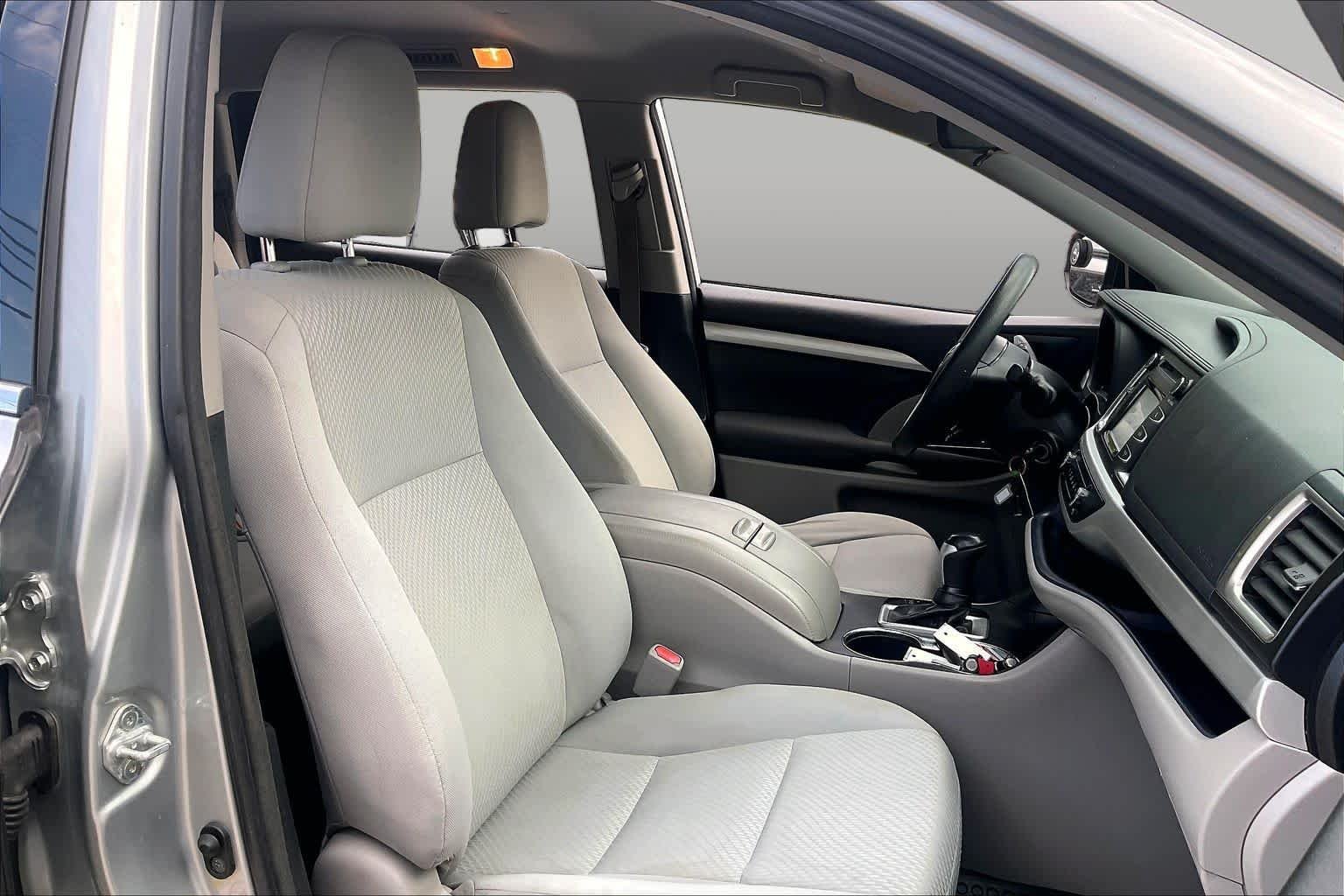 Used 2018 Celestial Silver Metallic Toyota LE image 9