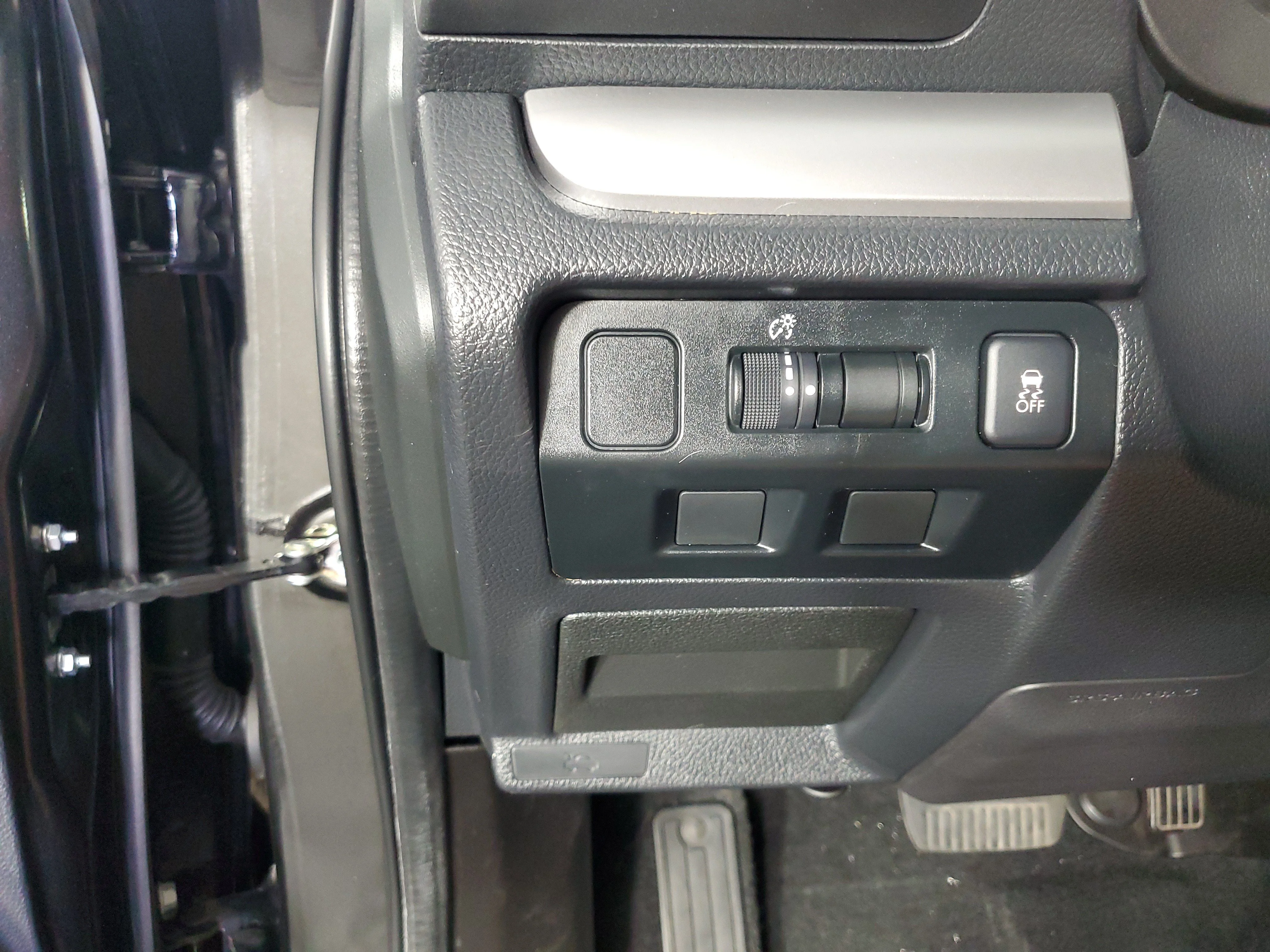Used 2017 Crystal Black Silica Subaru Premium image 27