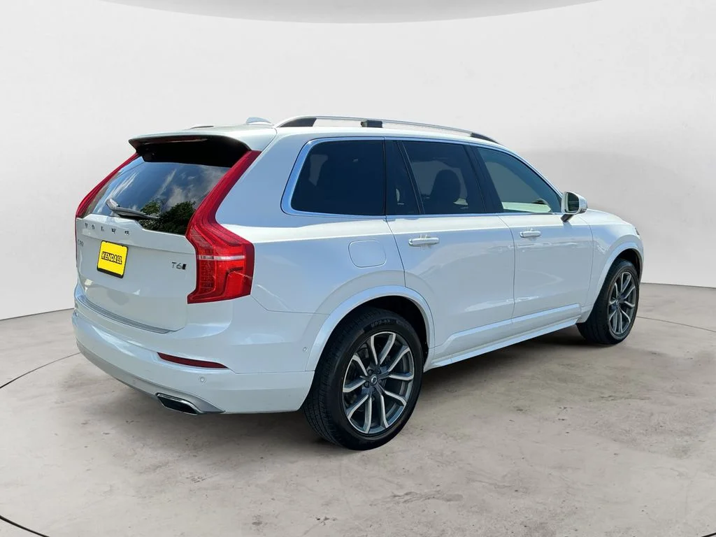 Used 2018 White Volvo T6 Momentum image 5