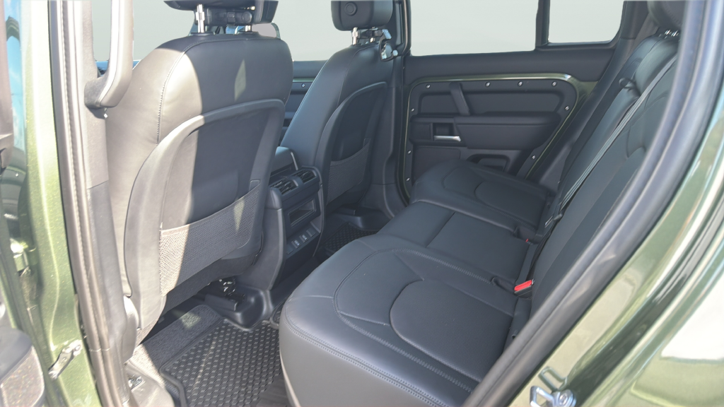 New 2026 Woolstone Green Land Rover X-Dynamic SE image 18