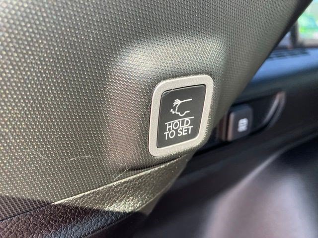 New 2026 Diamond Black Crystal Pearl-Coat Exterior Paint Jeep Limited Reserve image 27